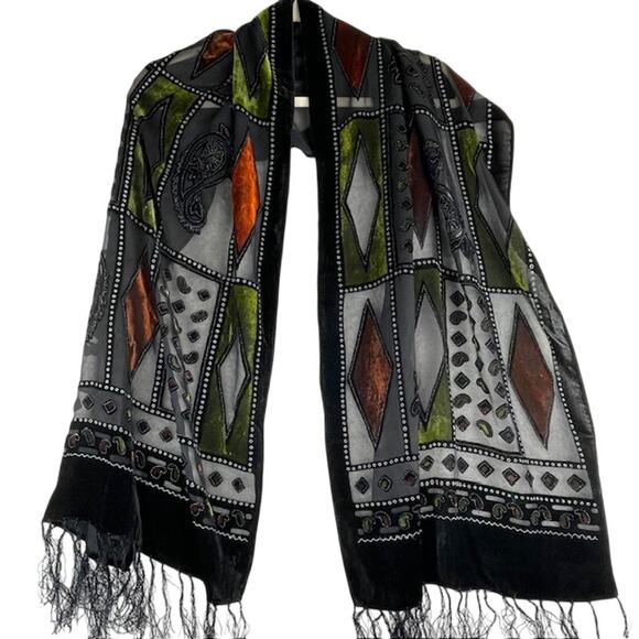 BesaraniLondon Accessories - Besarani London vintage women's shawl/wrap scarf.